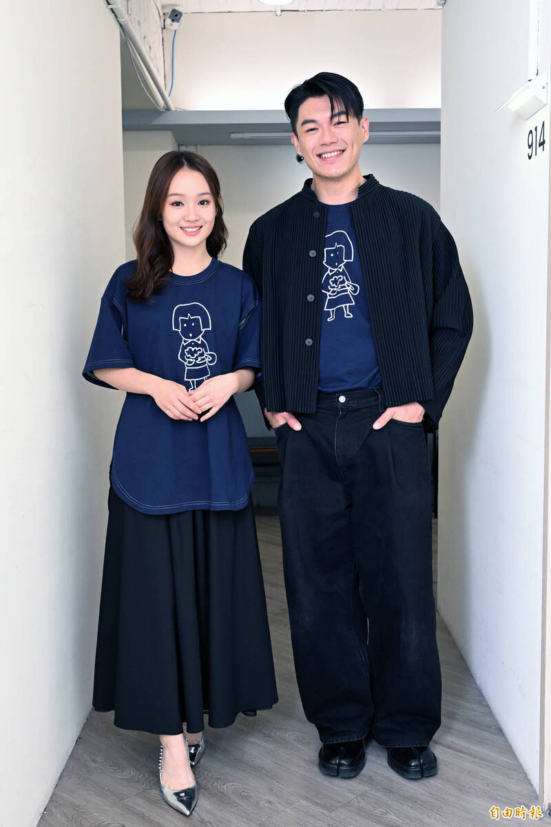 方郁婷（左）、柯煒林首度合作《大濛》。（記者胡舜翔攝）