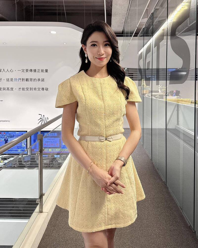 原來是甜美主播李昕芸，為了健康勤上健身房。（翻攝自李昕芸臉書）