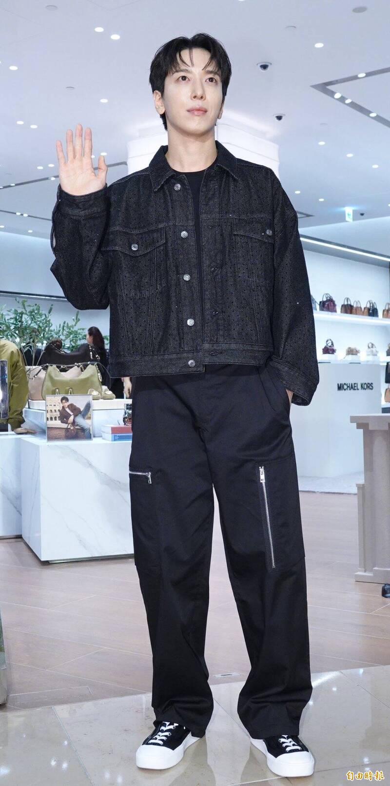 鄭容和親切主動和粉絲打招呼，讓粉絲迷暈（資料照，記者潘少棠攝）