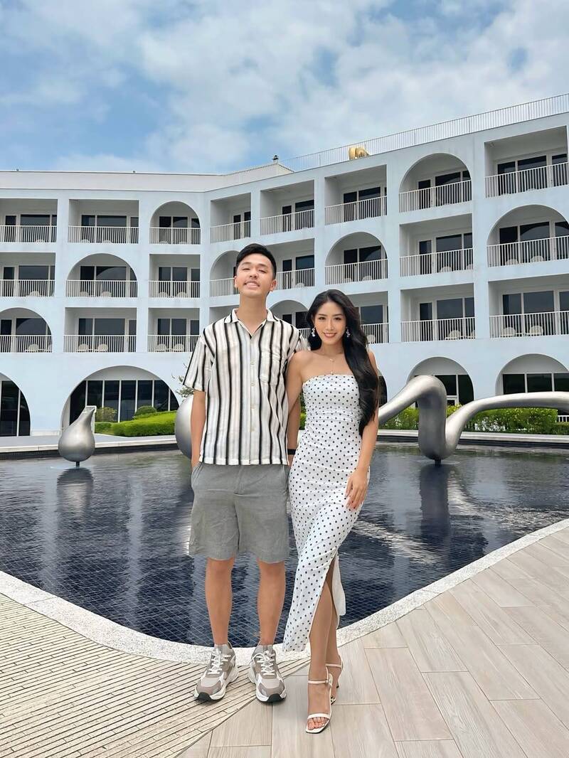 Timmy（右）認為香蕉是個努力、負責、願意為生活打拚的人。（翻攝自IG）