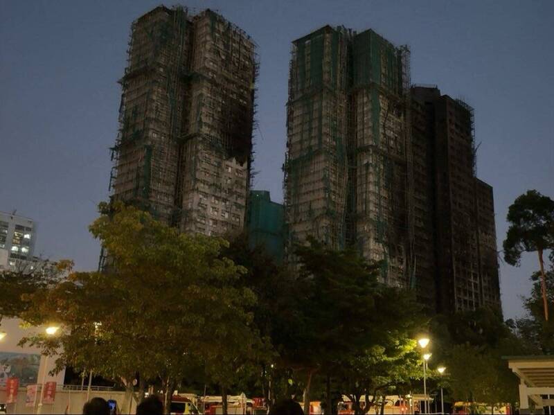 香港大埔區為宏福苑26日發生嚴重火警。（翻攝自蔡婷育臉書）