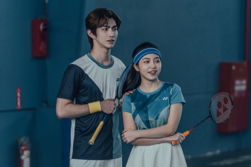 ARKiS禾雁凱（左）戲劇初登場，加入《整形過後》「諮詢師聯盟」。（六魚文創提供）