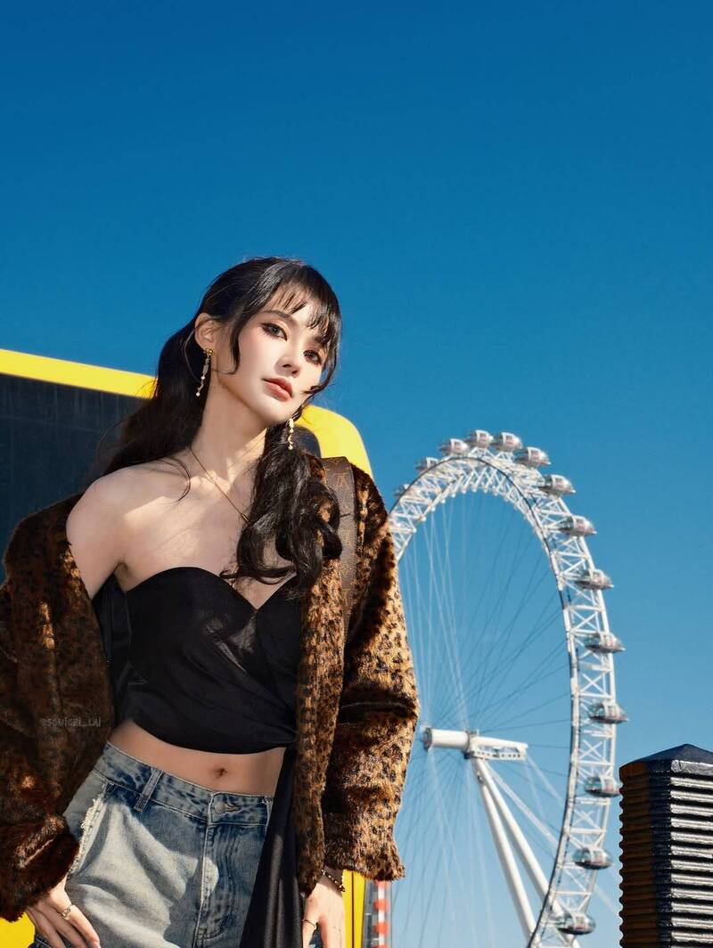 賴品妤與倫敦眼摩天輪合照，看起來像個女明星。（翻攝自IG）