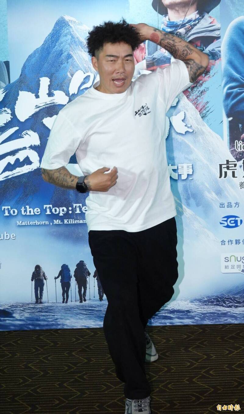 郭泓志首次挑戰聖稜線，不敢示弱躲在睡袋裡偷哭。 （記者潘少棠攝）