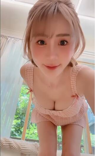 這個鏡頭讓所有人暈到不行，大喊：太胸了。（翻攝自IG）