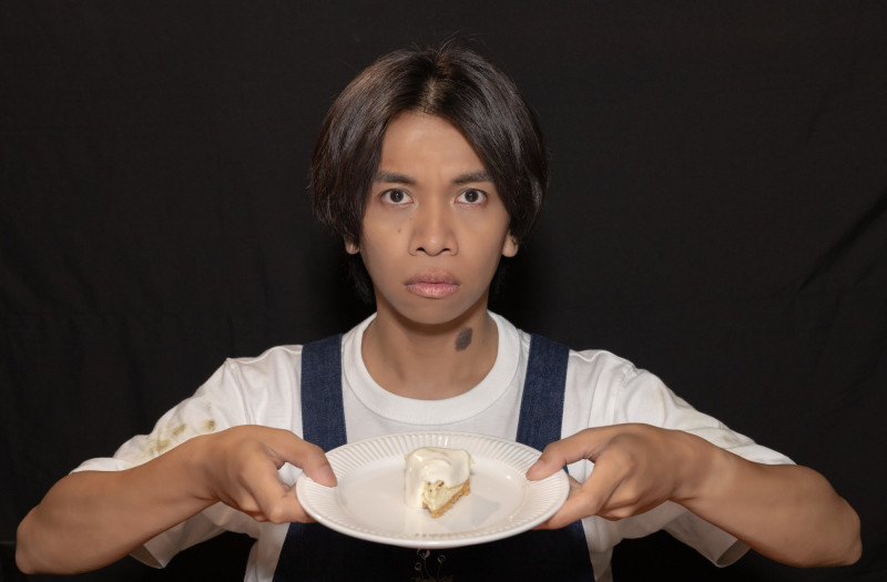 阿拉斯在《有料偵探》中黑化，成為殺人犯，脖子「胎記」也有戲。（17LIVE提供）