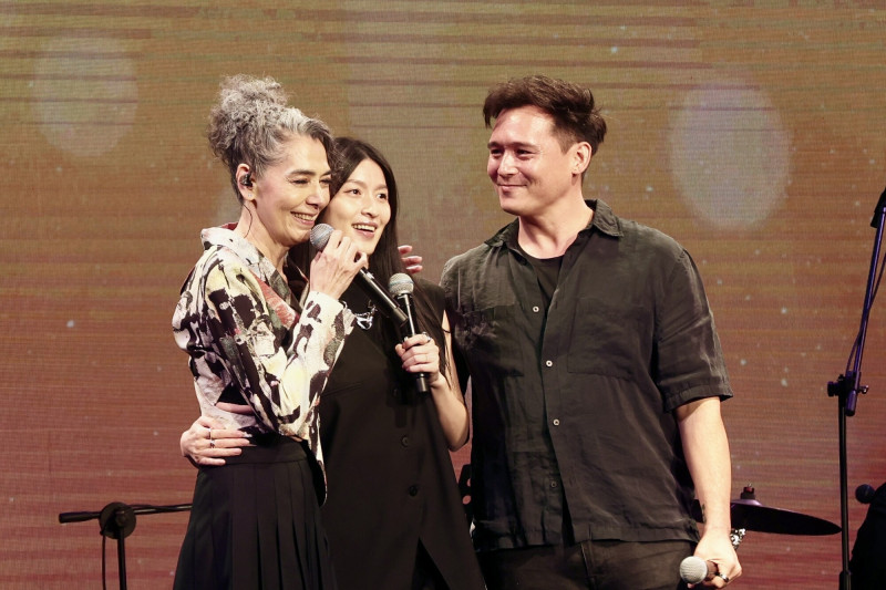 賴佩霞邀請倪安東、管磐夫婦擔任嘉賓。（尚時代文創娛樂提供）