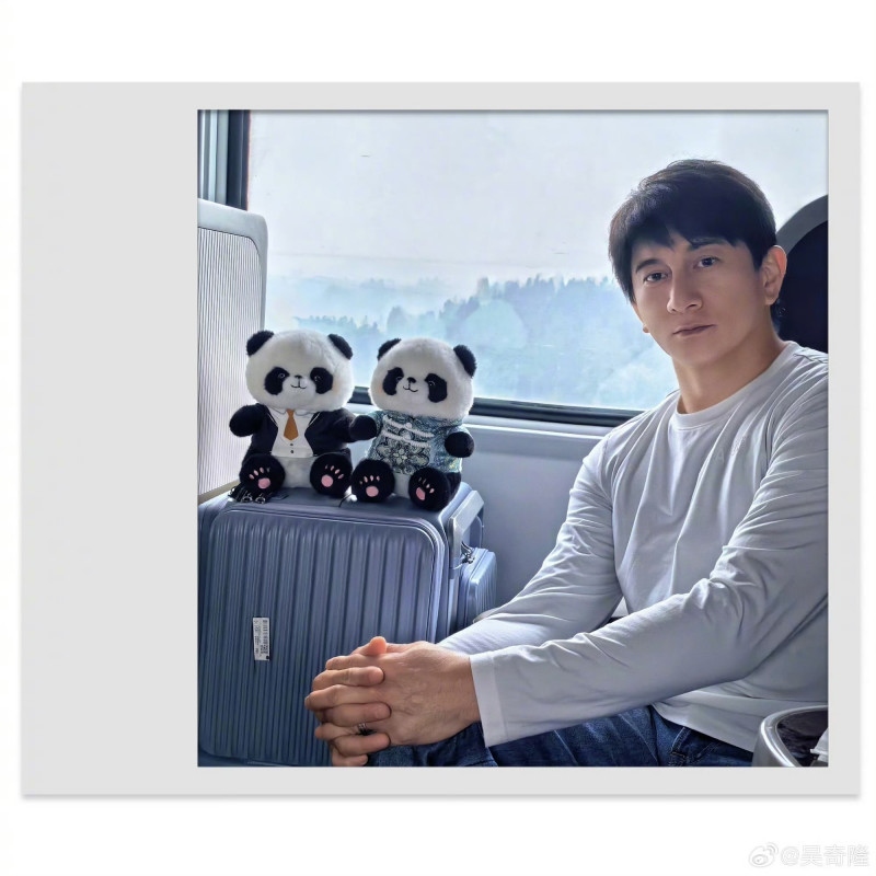 吳奇隆與劉詩詩育有一子「步步」。（翻攝自微博）