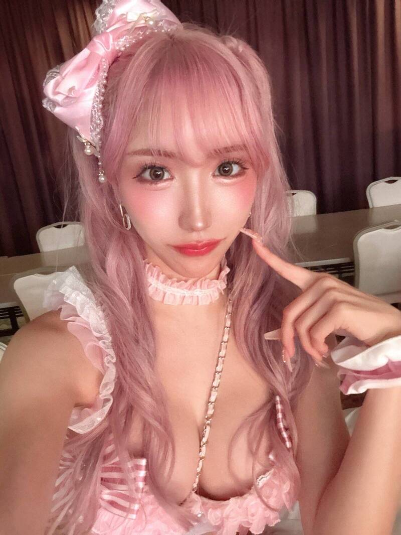 一劍浣春秋認為春陽萌花是一位很敬業的女優。（翻攝自X）