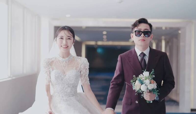 「Kiwi姐姐」莫允樂上個月30日甜嫁圈外男友。（翻攝IG）