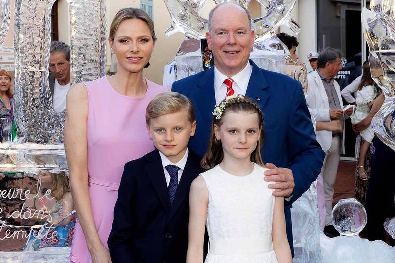 摩納哥王室歡度耶誕  王妃、公主大秀國際精品