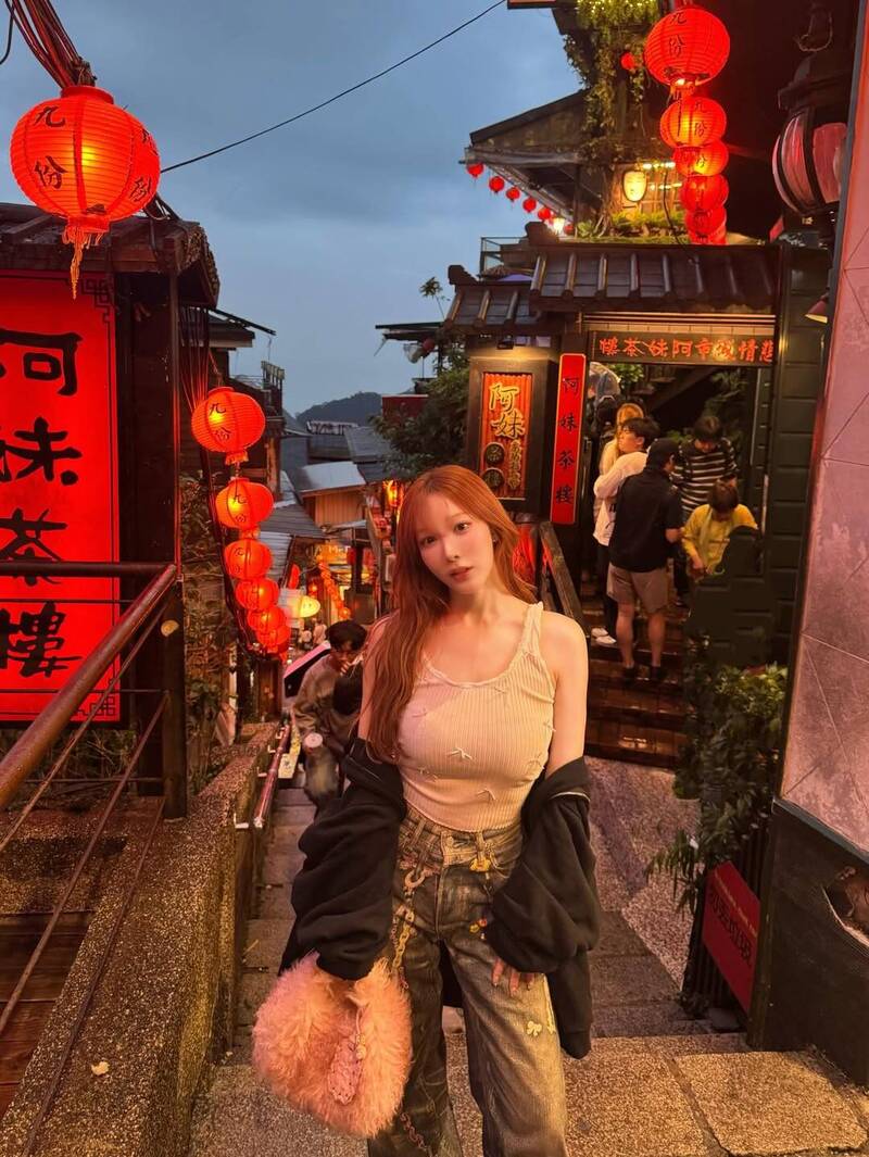 小宵虎南現身九份，成為最美麗嬌點。（翻攝自IG）