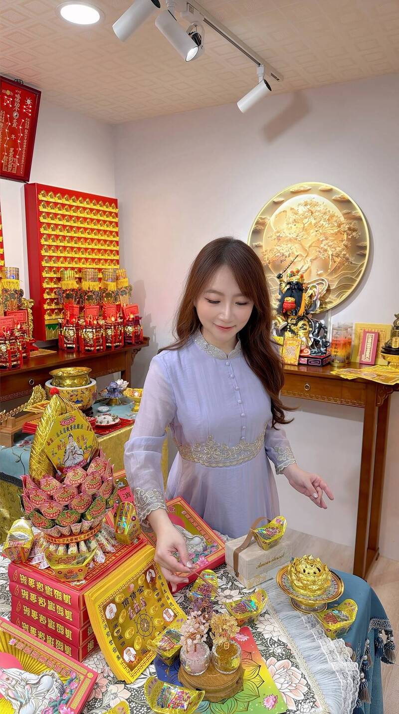 12/1～12/15月亮正行經「白虎宿段」的後半，菲菲老師提醒，當12生肖在「守護星」看顧下，若能乘勢而為，必行大運。（菲菲老師提供）