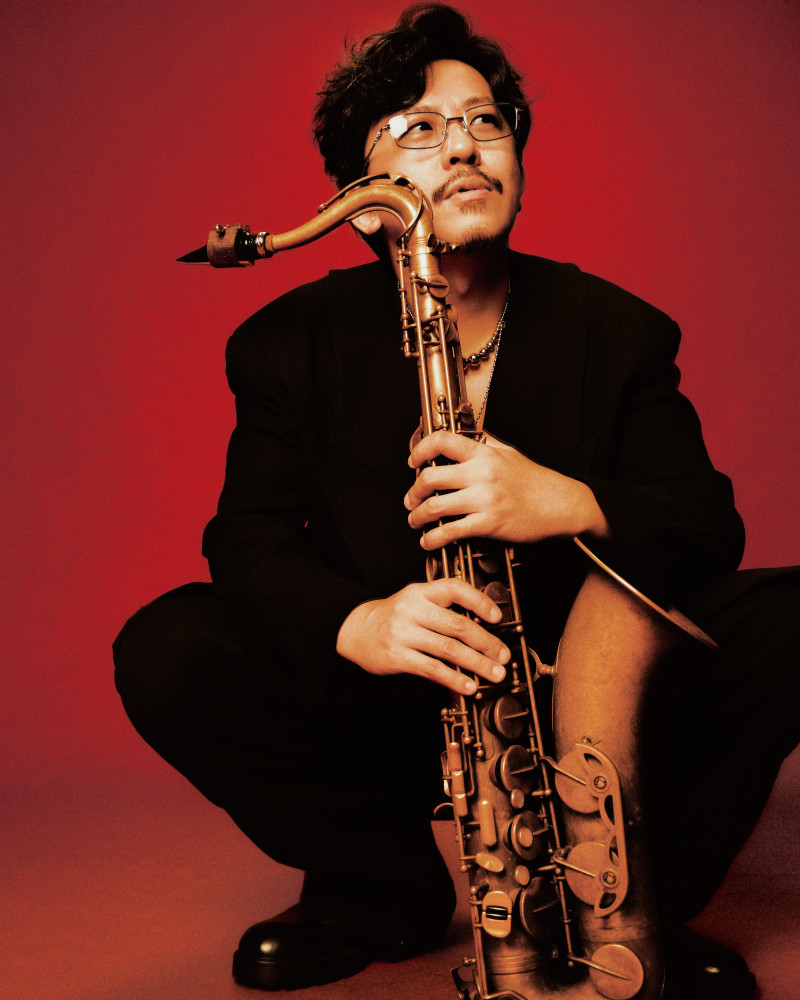 高雄場嘉賓薩克斯風手謝明諺，將與聲子蟲帶來專輯同名曲目《遺心病》。（黯馬音樂提供）