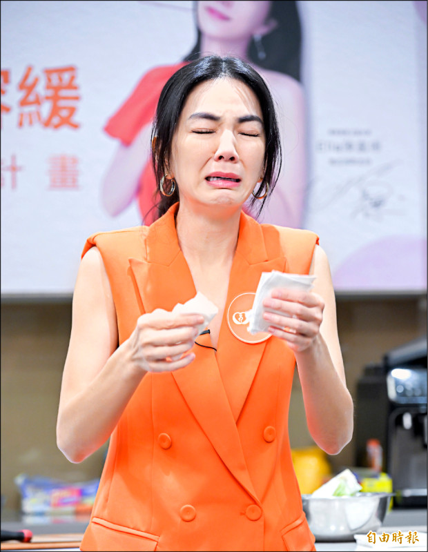 Ella公益活動上三度爆哭，感性提醒大家要珍惜相聚時刻。（記者王文麟攝）