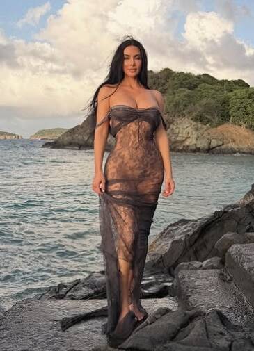 金卡戴珊在個人IG不吝放送性感美照。（翻攝自IG） 