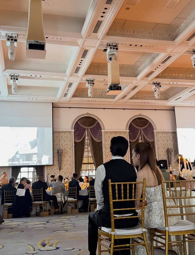 Lulu曝光婚禮上邱澤與許瑋甯的背影，相當甜蜜。（翻攝IG）