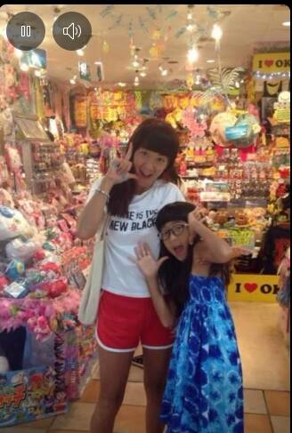 陸元琪（左）曬出女兒小時候的照片。（翻攝自臉書）