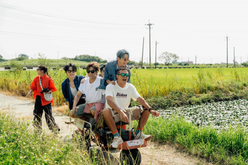 Energy面對農作體驗。（好看娛樂提供）