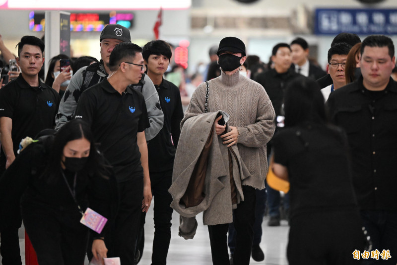 AAA小港機場接機，佐藤健。（記者李惠洲攝）