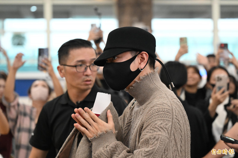 AAA小港機場接機，佐藤健。（記者李惠洲攝）