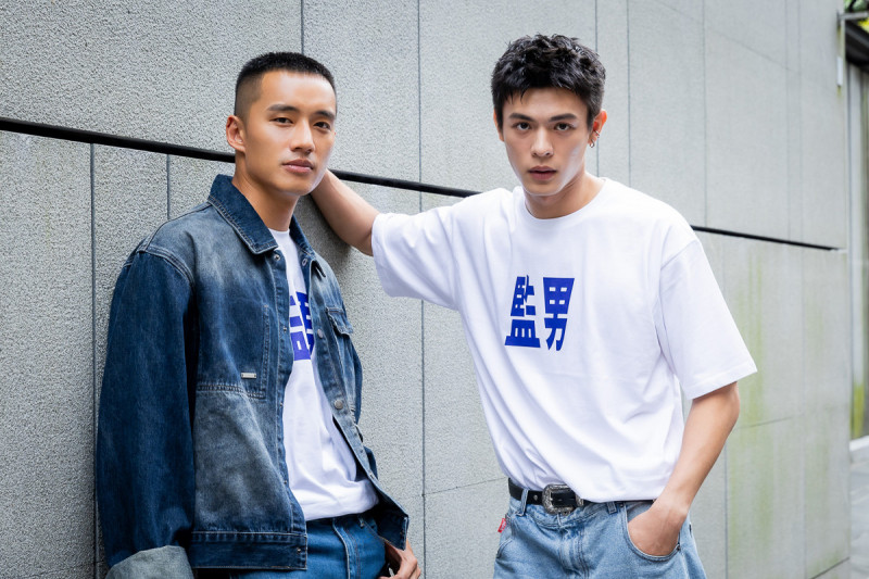 陳澤耀（左）、邱以太（右）拍攝《監所男子囚生記》期間經常互揪健身。（愛奇藝國際版、壹壹影業提供）