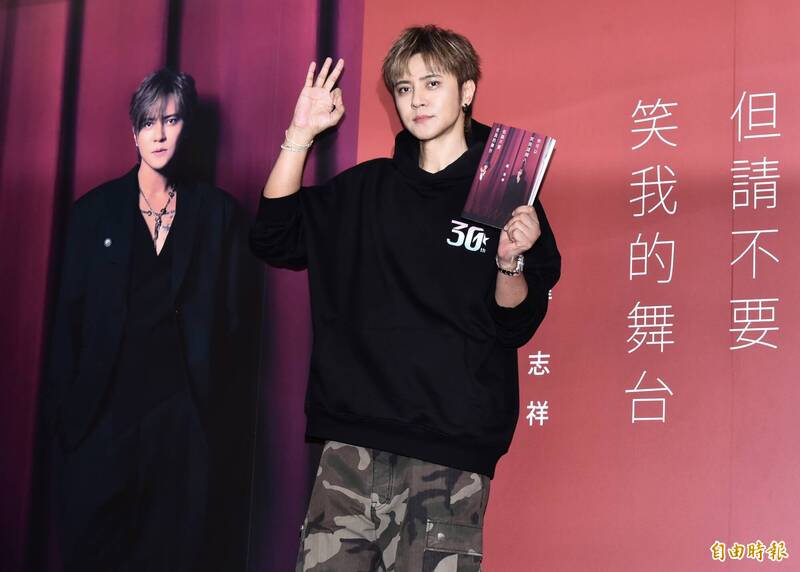 羅志祥稍早接受訪問。（記者陳奕全攝）