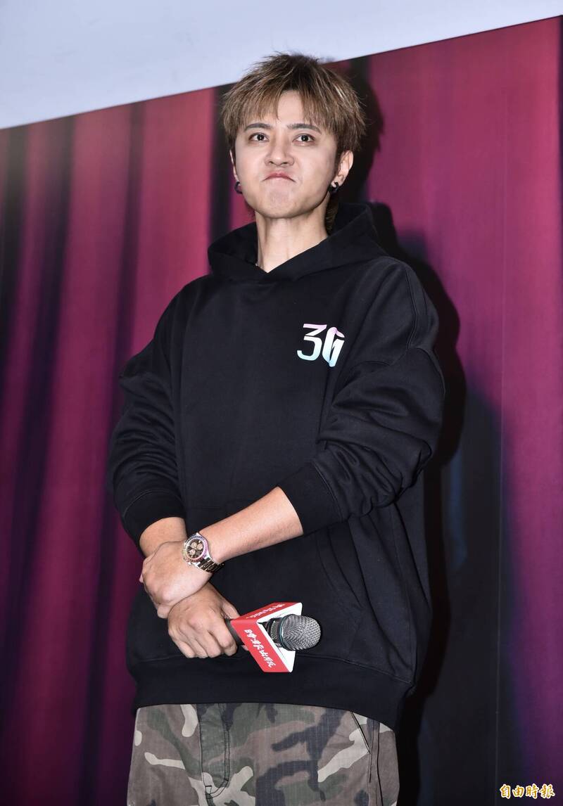 羅志祥稍早接受訪問。（記者陳奕全攝）