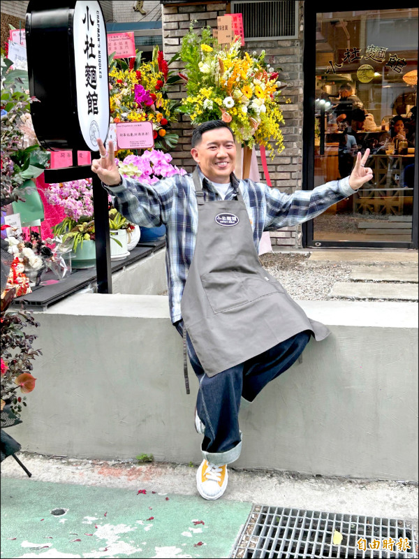 杜汶澤麵館開張 樂當店內吉祥物