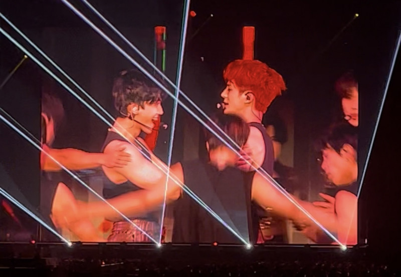 NCT DREAM渽民、Jeno對視微笑，掀起全場歡呼聲。（讀者提供）