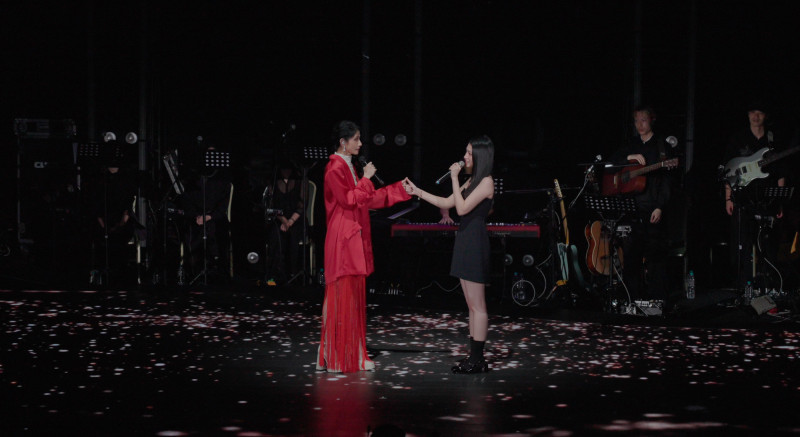 李千娜、顧穎母女同台。（寬宏藝術x環球音樂提供）