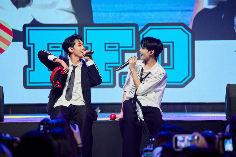 15歲至琦（左）長高了。（FU Entertainment Ｘ DJB提供）