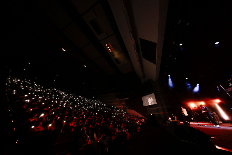 町田啓太見面會上，粉絲不約而同開啟手機燈，現場畫面十分美麗。（LDH愛夢悅提供）
