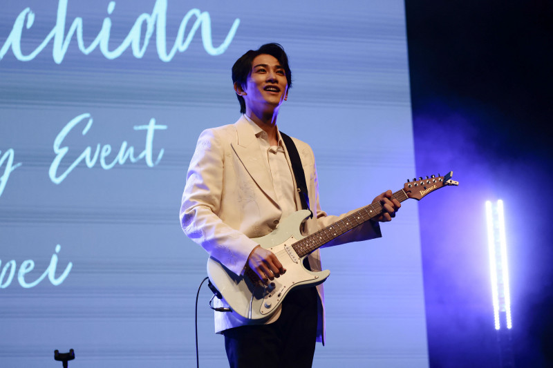 町田啓太看著台下粉絲的應援，表情十分感動。（LDH愛夢悅提供）