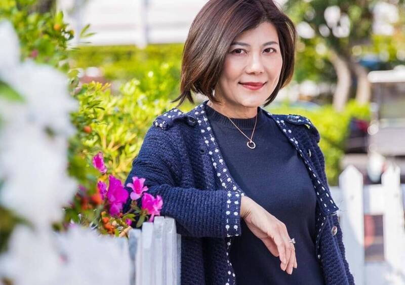 民進黨前立委謝欣霓昔有「綠營小辣椒」封號，曾主持年代MUCH台《真情台灣》。（翻攝自謝欣霓臉書）