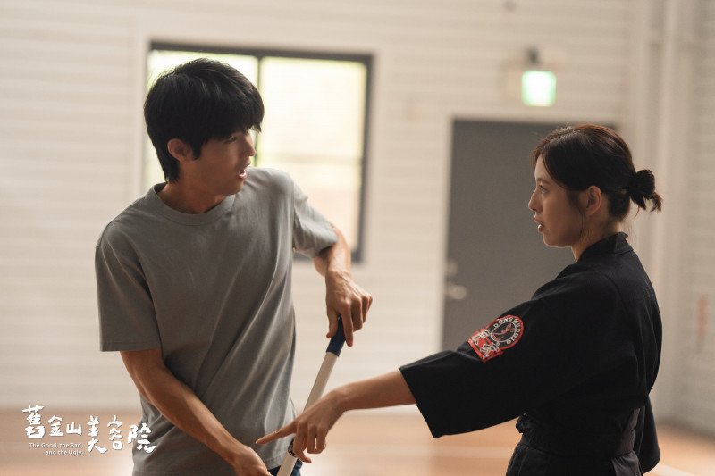 張耀仁（左）在《舊金山美容院》因要出國而與劉品言分手。（TVBS提供）