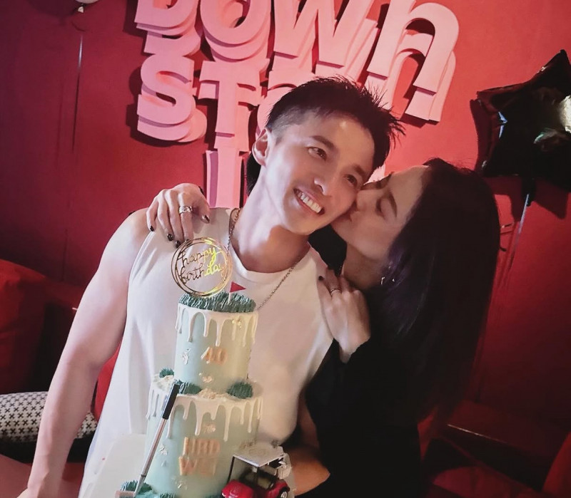 阿緯婚後創業拓點，事業家庭兩得意。（翻攝自IG）