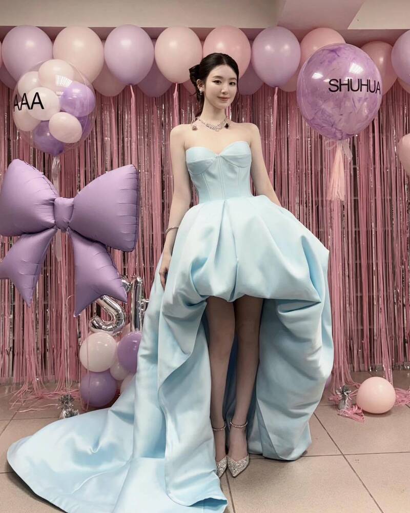 女團i-dle成員舒華的造型美得像《冰雪奇緣》裡的Elsa公主。（翻攝自IG）