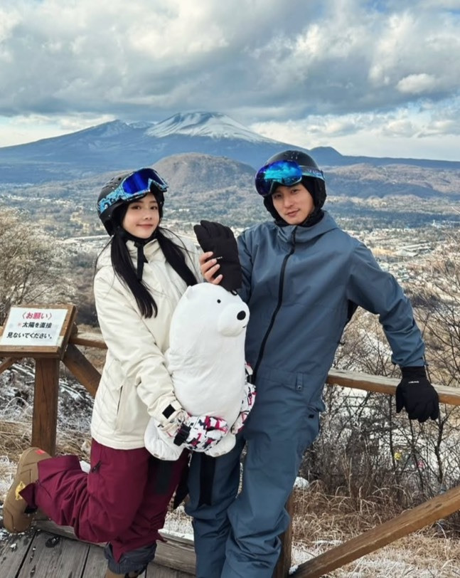 小煜與言言簽字離婚。（翻攝IG）