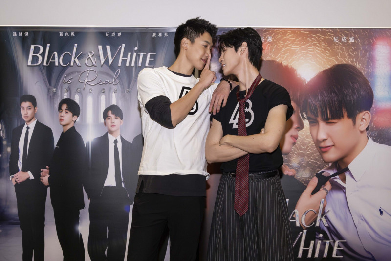 《黑白原來是真的》夏和熙（右）與孫恪傑在活動上驚喜復刻劇中名場面，引發粉絲熱烈歡呼。（結果娛樂提供）