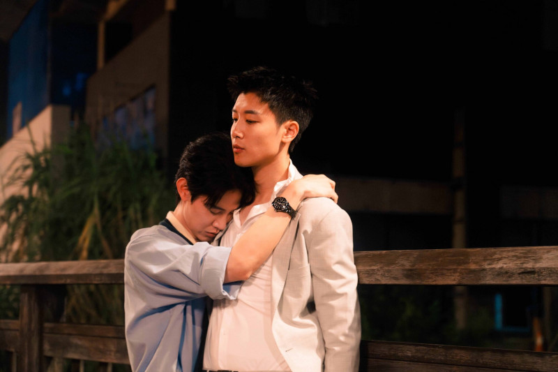 《黑白原來是真的》夏和熙（左）在劇中藉酒意向孫恪傑坦白心意。（結果娛樂提供）