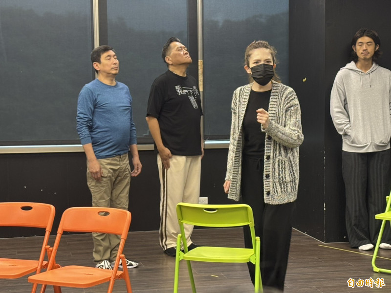 宋少卿（左起）、朱德剛、許瑋甯和梁正群今排練《那一年，我們下凡》。（記者蕭方綺攝）