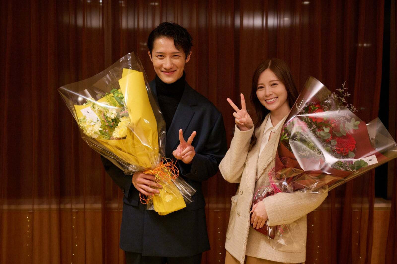 岩本照、白石麻衣《戀愛保鑣24小時第2季》殺青照。（翻攝自X）