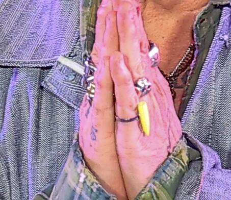 這款戒指是「玉米訂婚戒指」系列中的一款，每枚戒指還會附贈原創的「玉米結婚證書」。（達志影像）