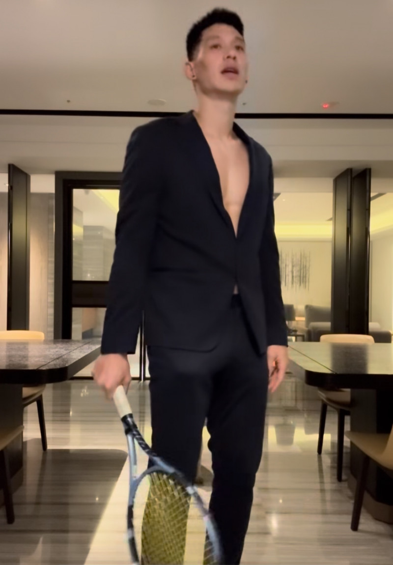 林書豪拍影片假扮周董。（翻攝自IG）