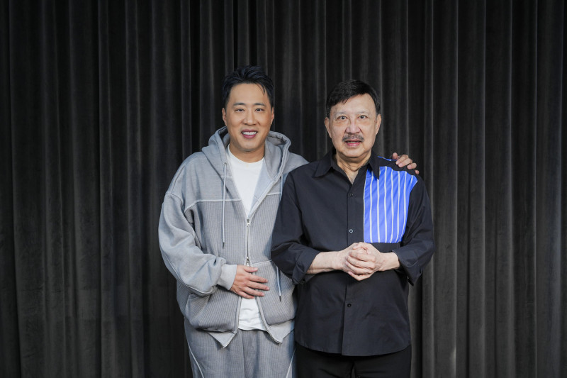 余天跟兒子余祥銓合體宣傳。（萬星傳播提供）