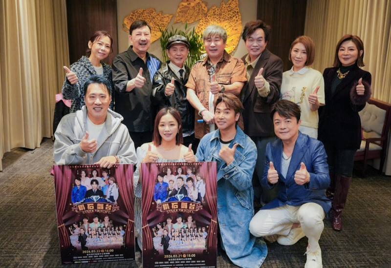 胡瓜（中）宣傳鑽石舞台，今與余天、黃西田、翁立友等人出席餐敘。（萬星傳播提供）