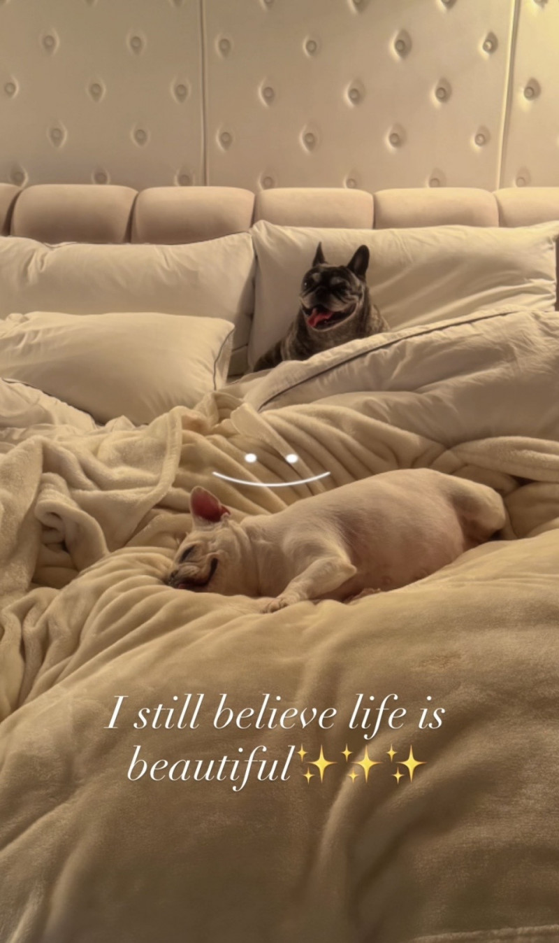 濱崎步以英文寫下「我依舊相信人生美好」。（翻攝自IG）