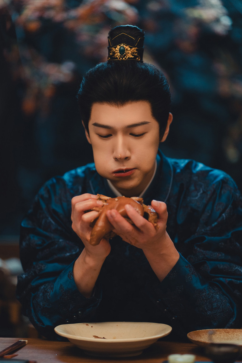 李昀銳在《宴遇永安》狂嗑4、5個豬腳，笑稱「肉眼可見的胖了」。（愛爾達電視提供）