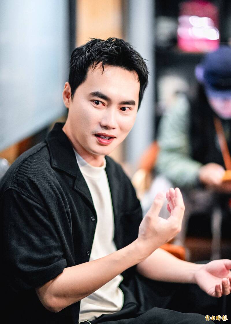 張峰議當初得知顏正國罹癌，氣得打電話痛罵對方。（記者王文麟攝）